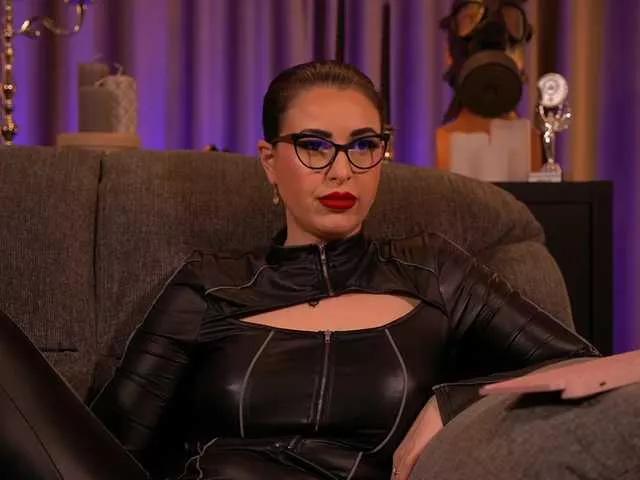 KellyKent from BongaCams