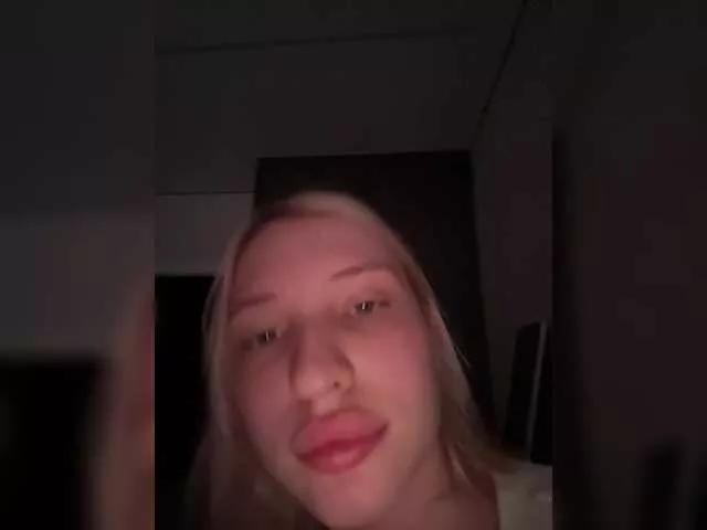 KettyPretty25 from BongaCams