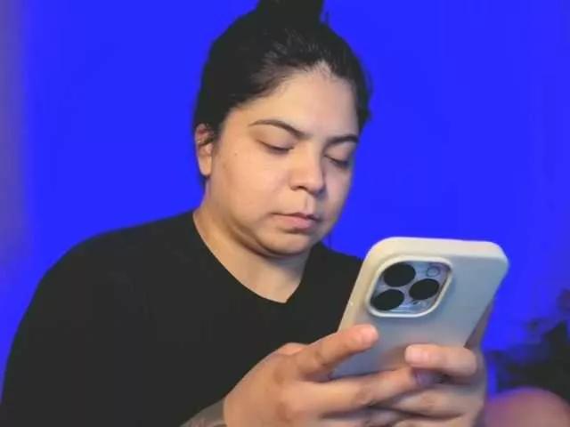 Kimmiakiss22 from BongaCams