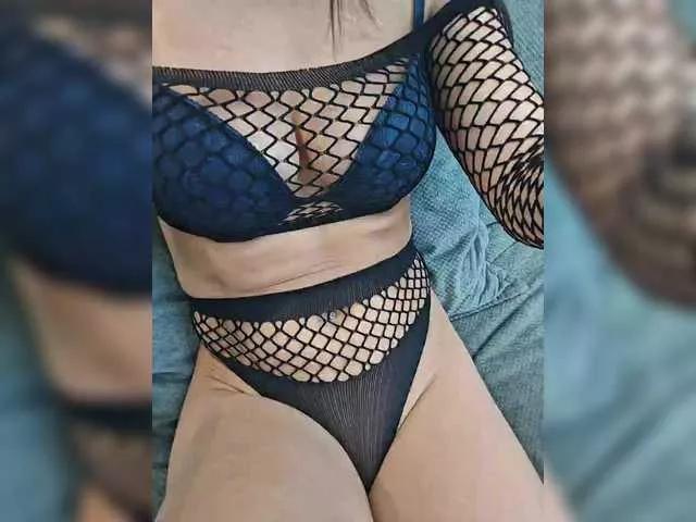 kissiriss1 from BongaCams