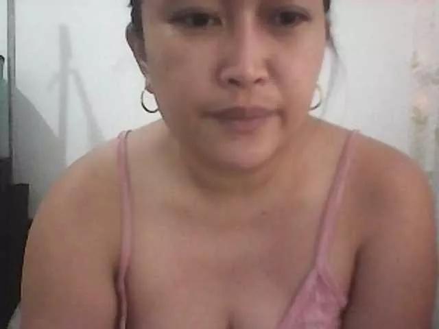Kissmebabe143 from BongaCams