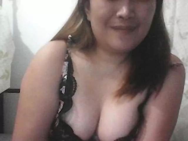 Kissmebabe143 from BongaCams