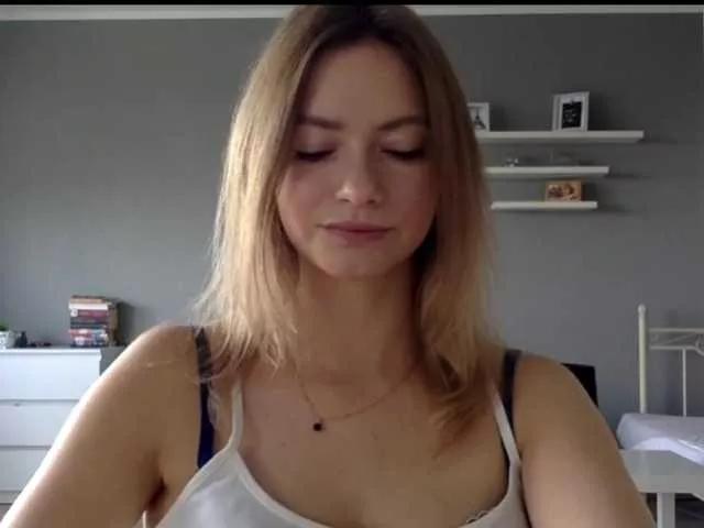 kissMillie from BongaCams