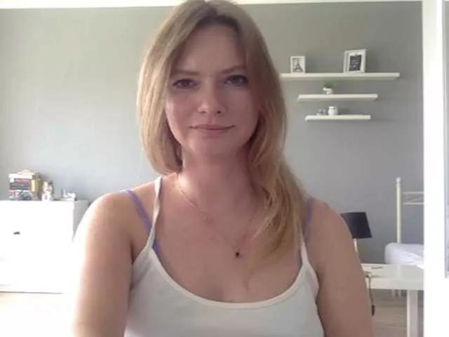 kissMillie from BongaCams