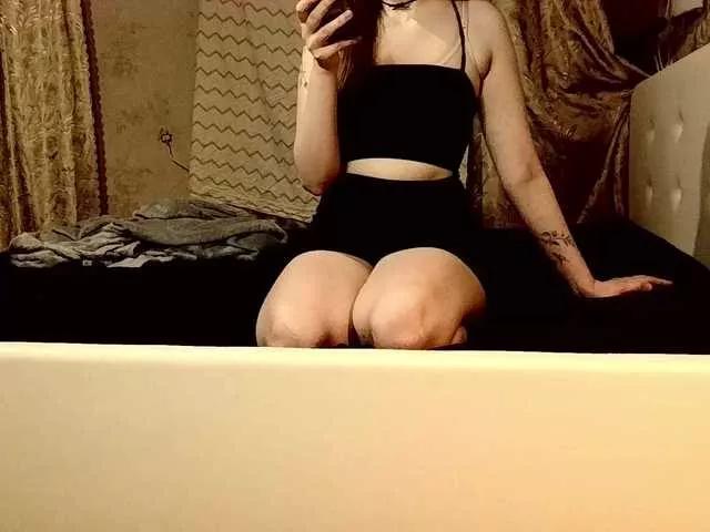 LalyAh from BongaCams