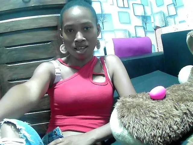 Larah00 from BongaCams