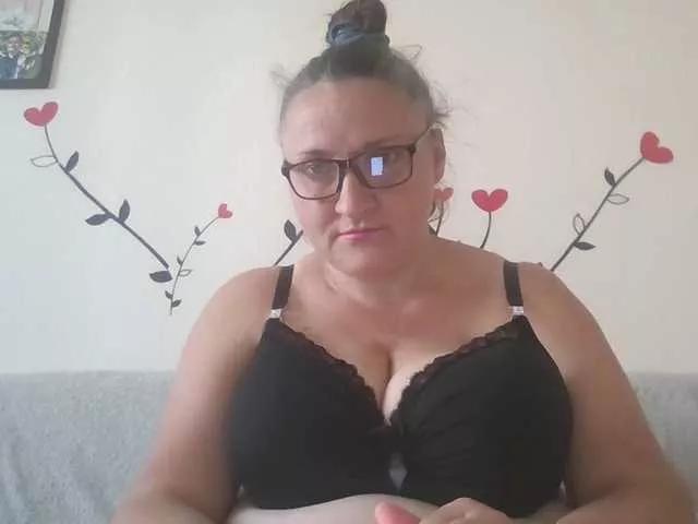 LaraXXX33 from BongaCams