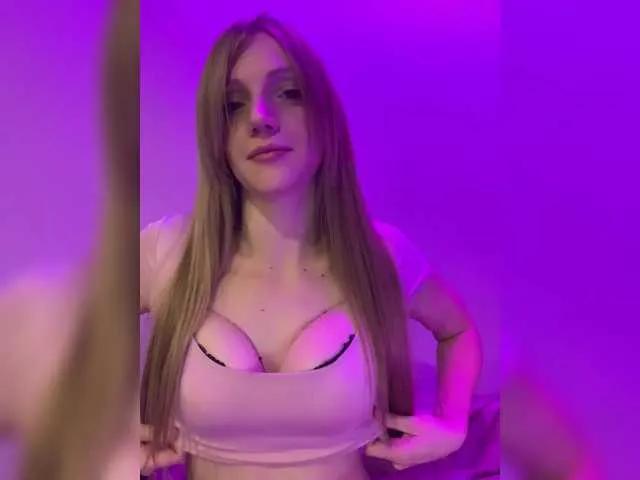 LeenaLee from BongaCams