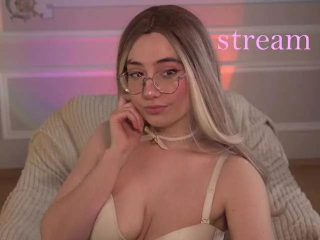 lili-meow from BongaCams