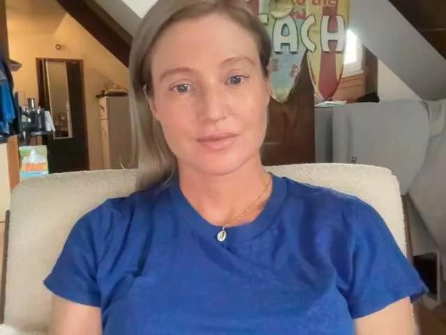 Liliblue1 from BongaCams