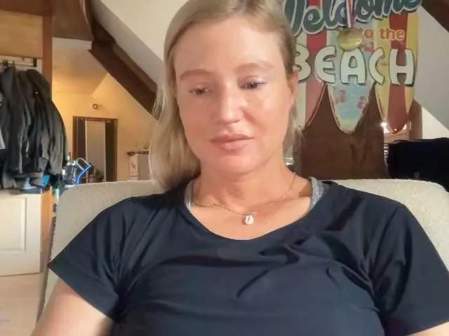 Liliblue1 from BongaCams