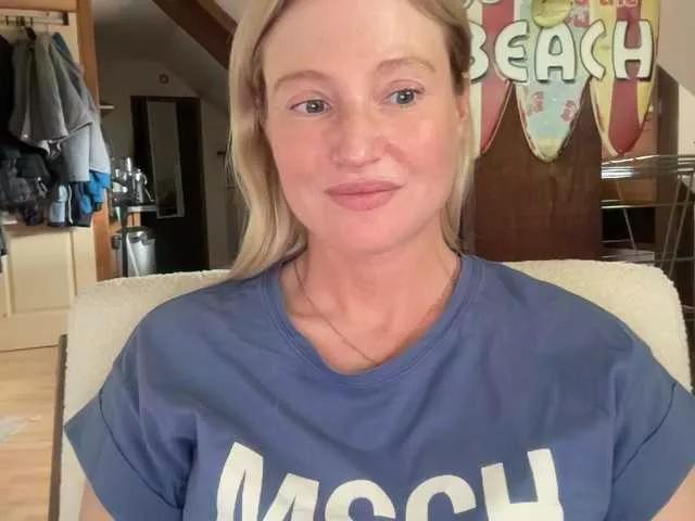 Liliblue1 from BongaCams