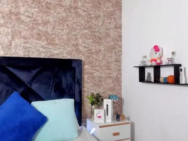 Lily-Woodz from BongaCams