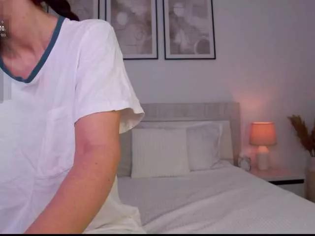 LilyRoselyn from BongaCams