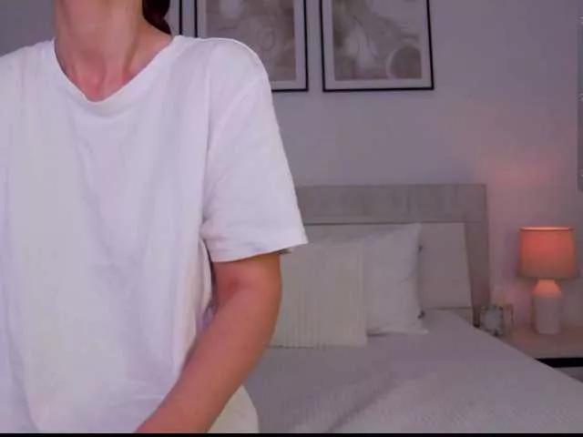 LilyRoselyn from BongaCams