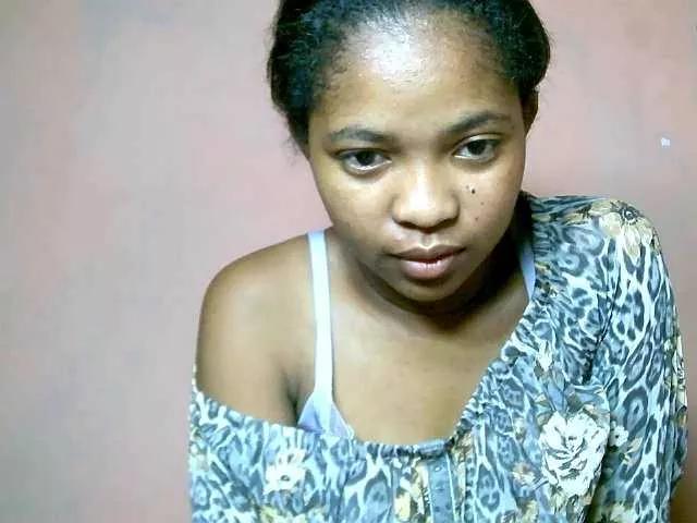 LITTLEQUEEN3 from BongaCams