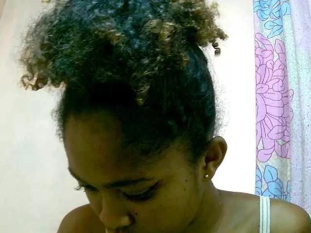 LITTLEQUEEN3 from BongaCams