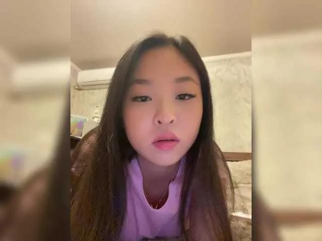LittleSoMing from BongaCams
