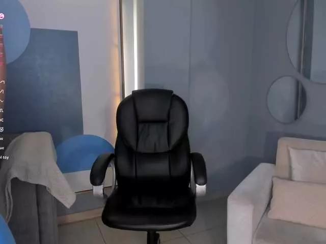 LizzHamilton from BongaCams