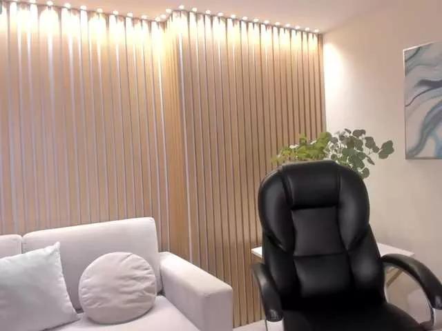 LizzHamilton from BongaCams