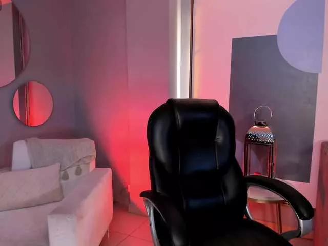 LizzHamilton from BongaCams