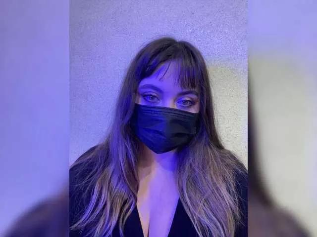 Lizzymeoww from BongaCams