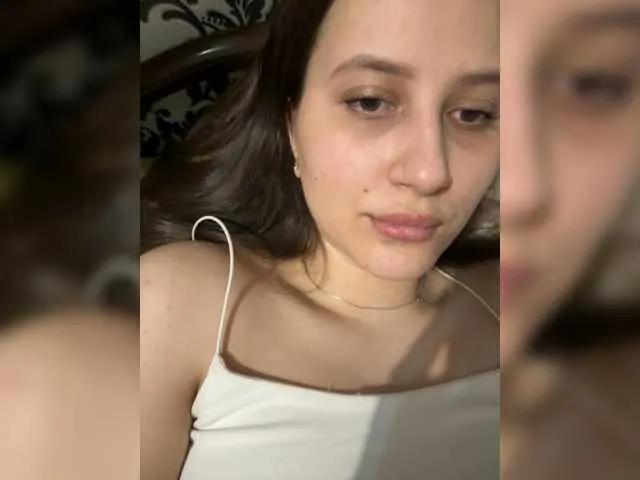 Llevie from BongaCams