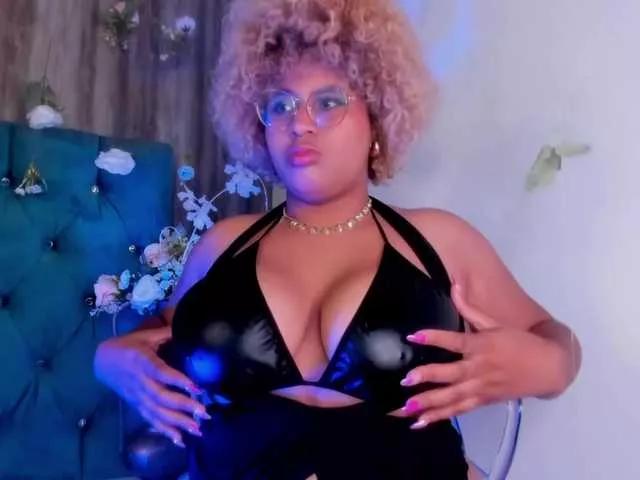 Lolalicious from BongaCams