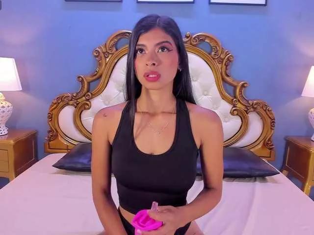 LolaPierce from BongaCams