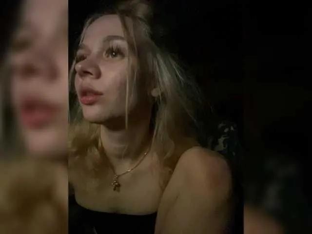 Lollyybaby from BongaCams