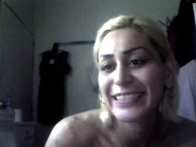luna-cherry from BongaCams is Freechat