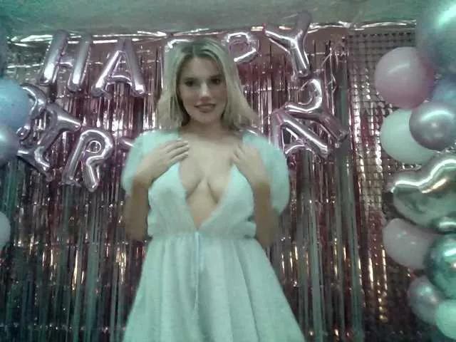 LYLAtop from BongaCams
