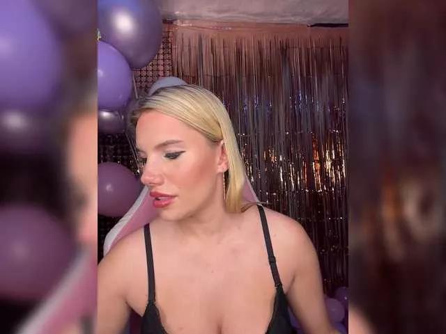 LYLAtop from BongaCams