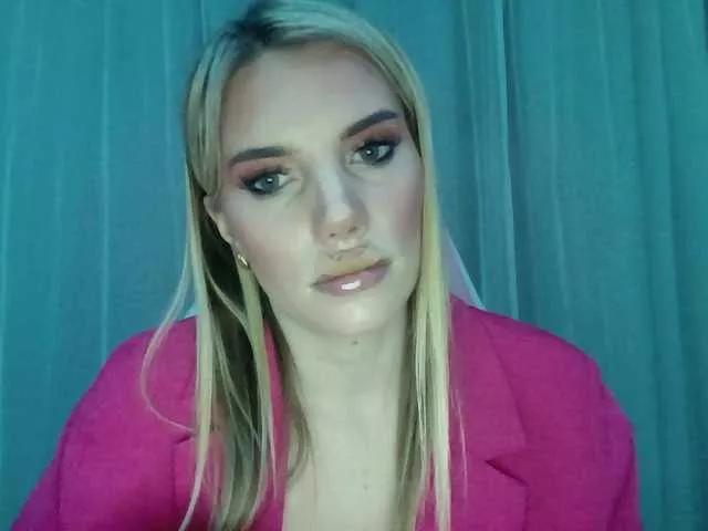 LYLAtop from BongaCams