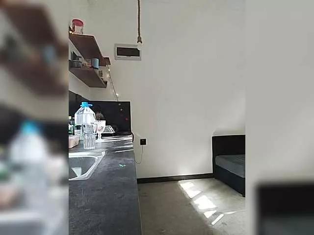 LylyaSurvived from BongaCams