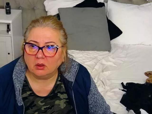 MadameLeona from BongaCams