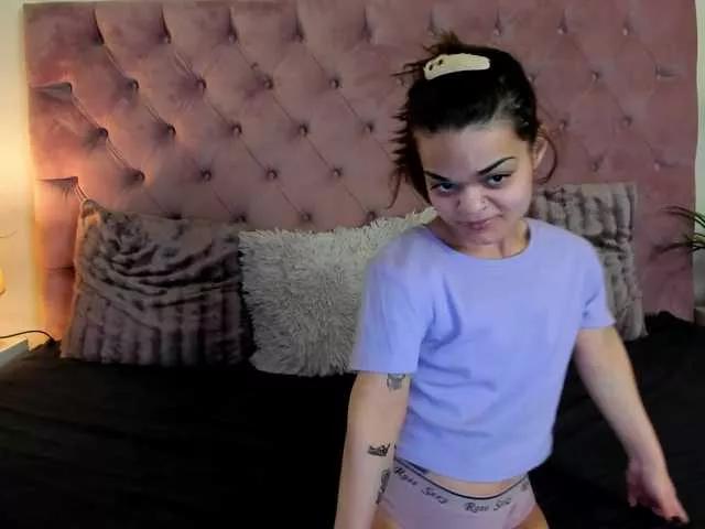 MaiaMini from BongaCams