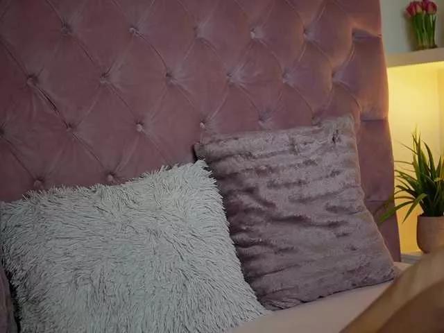 MaiaMini from BongaCams
