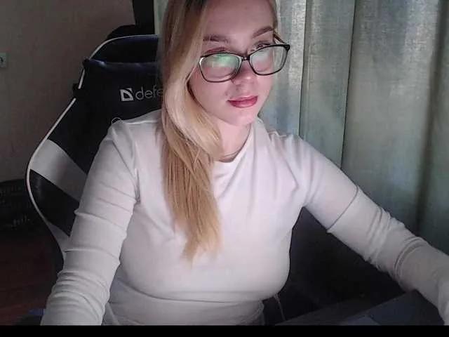 maksisisia from BongaCams is Freechat