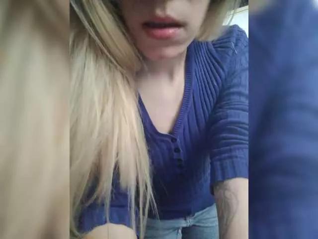Malaya-kiss from BongaCams
