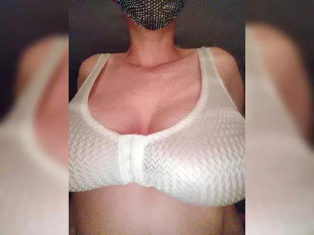 MasseuseLabi from BongaCams
