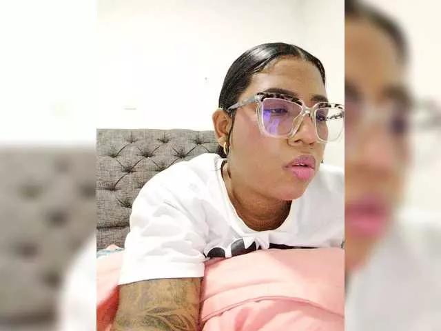 Meyer-lucia77 from BongaCams
