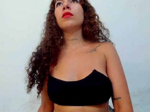 miaapons on BongaCams 