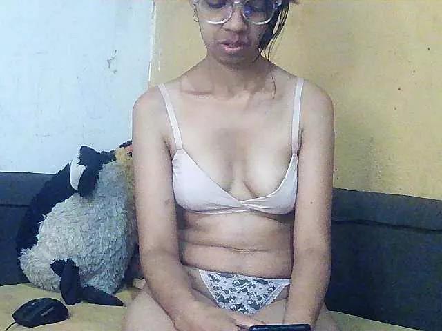 Mimie586 from BongaCams