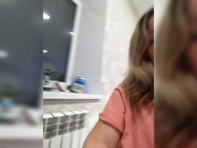 MOLLY-7 from BongaCams is Freechat