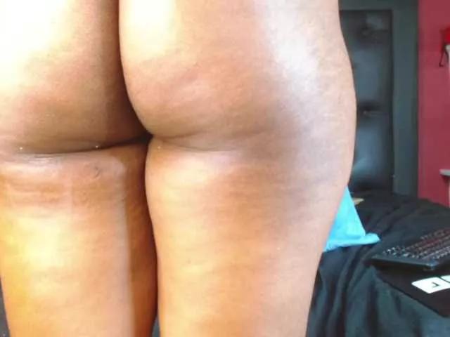 Mollys-Charm777 from BongaCams