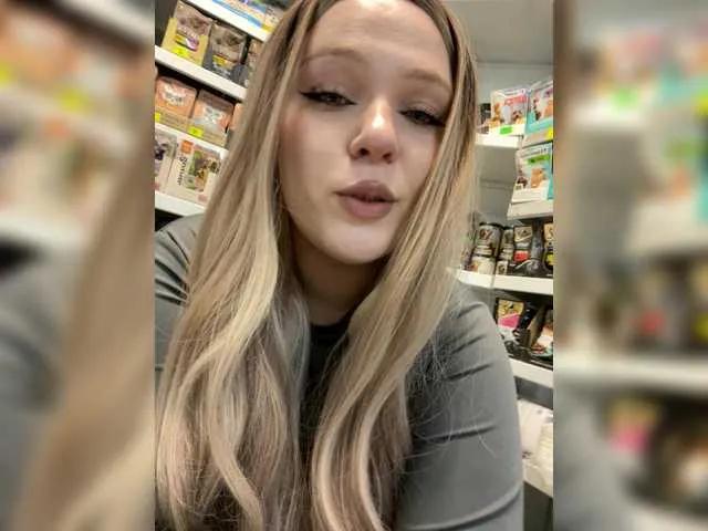 Monna-Krrrista from BongaCams