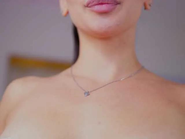 NinnaVoss from BongaCams