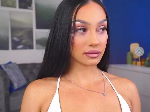 NinnaVoss from BongaCams