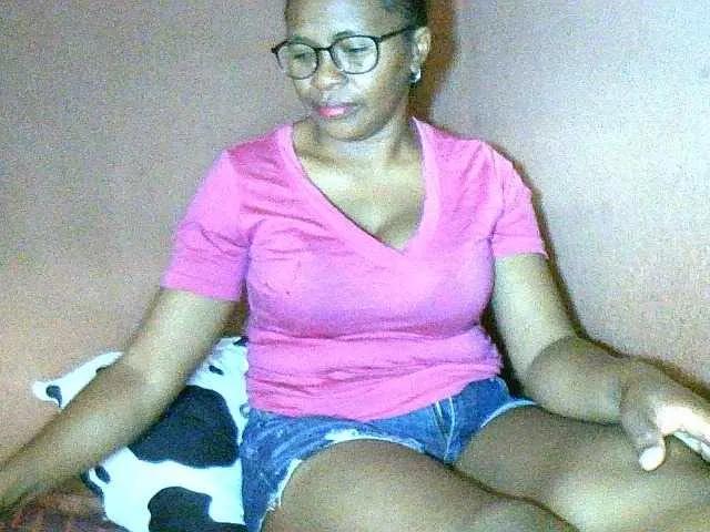 Nirinah2710 from BongaCams